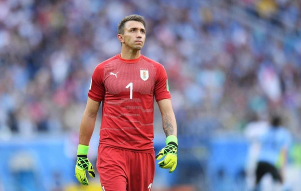 Thủ môn Fernando Muslera cản phá với 2 bàn thua duy nhất