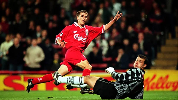 Michael Owen đã phá vỡ kỷ lục ghi 260 bàn thắng ở Ngoại hạng Anh của Alan Shearer.