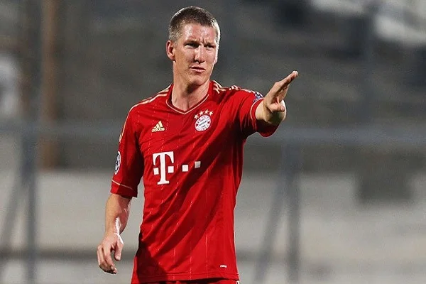 Tiền vệ Bastian Schweinsteiger đi vào lịch sử M.U.