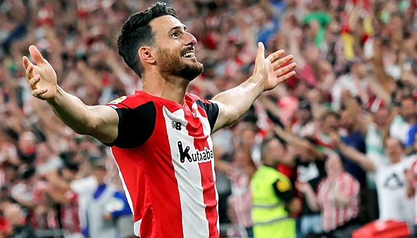 Aritz Aduriz đã giành danh hiệu Vua phá lưới mùa giải 2015-16 với 10 bàn.