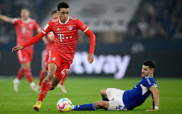 Bayern Munich đánh bại Schalke 04 2 – 0 trên sân khách