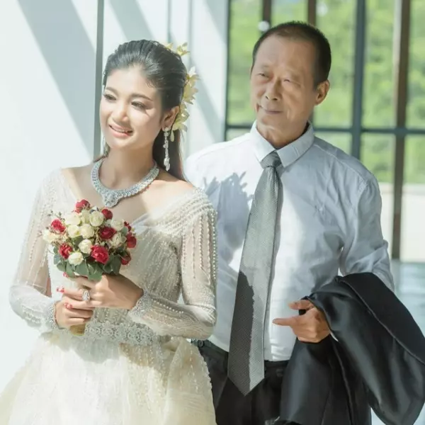 Mơ thấy bạn tổ chức đám cưới với người lớn tuổi bạn nên quan tâm đến sức khỏe của mình.