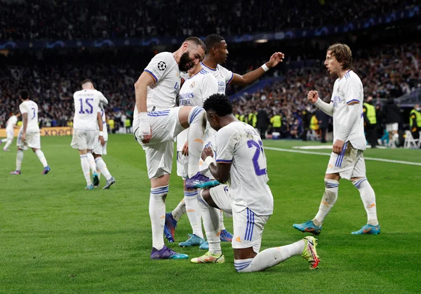 Real Madrid chỉ còn cách Barcelona đúng 2 điểm trong bảng xếp hạng trước vòng 15