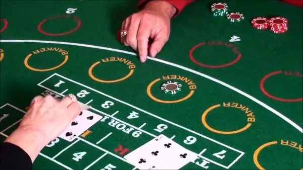 Kiểu chơi baccarat có người chia bài trực tiếp
