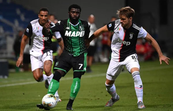 Các cầu thủ Sassuolo luôn hết mình với sứ mệnh trên sân cỏ