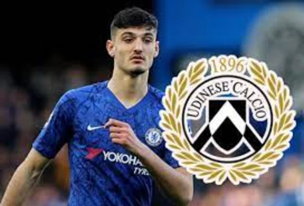 CLB Udinese với huy hiệu của mình
