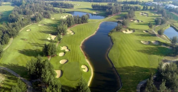 Sân Golf Montgomerie Links với khung cảnh tuyệt đẹp