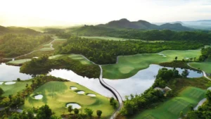 Sân Ba Na Hills Golf Club với khung cảnh thiên nhiên tráng lệ