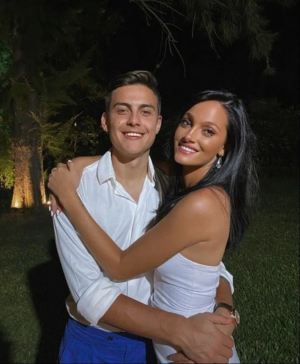 Oriana Sabatini trong vòng tay ấm áp của Paulo Dybala