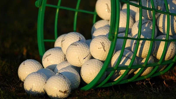 Hình ảnh trái bóng golf hiện đại mà chúng ta dùng