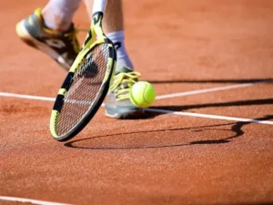 Cách chơi tennis không khó, chỉ cần tập chăm chỉ sẽ giúp tăng cường sức khỏe