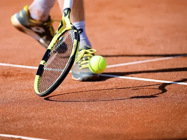 Cách chơi tennis không khó, chỉ cần tập chăm chỉ sẽ giúp tăng cường sức khỏe