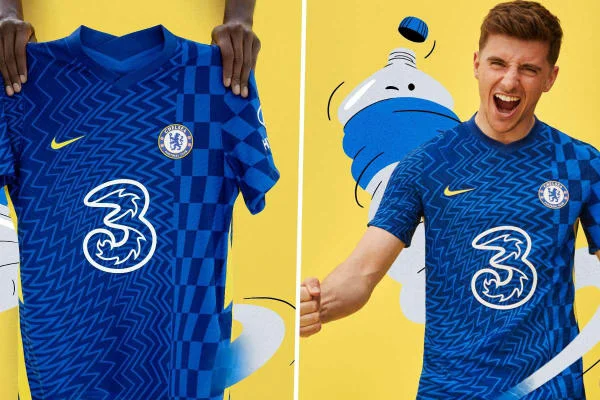 Trang phục thi đấu truyền thống của Chelsea với màu xanh hoàng gia làm chủ đạo