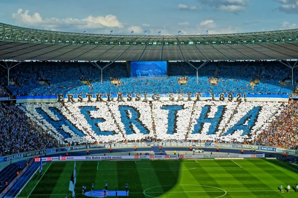 Sân vận động Olympiastadion đầy cuồng nhiệt của Hertha Berlin