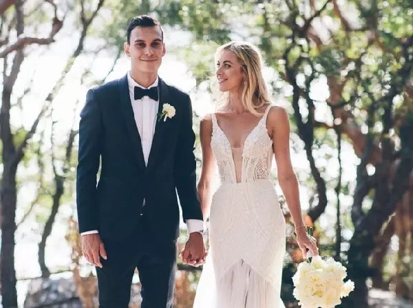Gia đình hạnh phúc của cầu thủ Trent Sainsbury