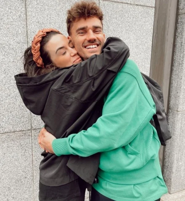 Erika Choperena tình tứ bên Antoine Griezman