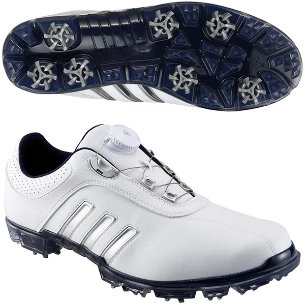 Giày chơi golf nào cũng có phần đinh ở đế giày