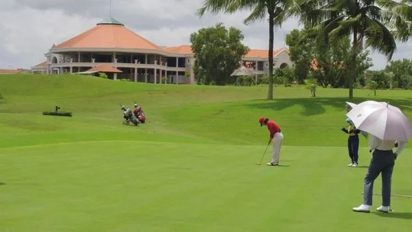 Sân golf đảo Hồ Điệp thuộc khu nghỉ dưỡng cùng tên là nơi giao lưu của nhiều golf thủ miền Nam