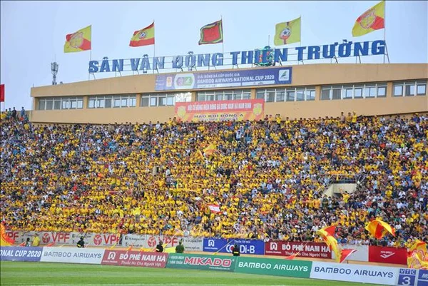 Sân vận động Thiên Trường cùng các cổ động viên luôn là nỗi khiếp sợ của các cầu thủ đội khách