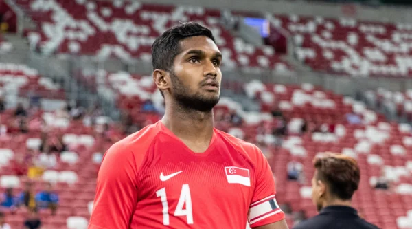 Đội tuyển Singapore có đội trưởng là Hariss Harun