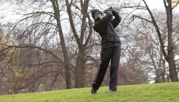 Loại trang phục mà golf thủ có thể sử dụng vào mùa đông