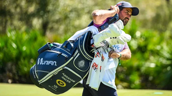 Túi golf quá nặng sẽ khiến người chơi mệt mỏi, ảnh hưởng tới việc thi đấu