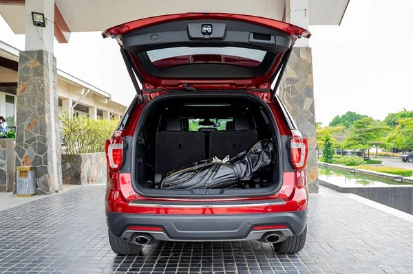 Túi đựng golf nên vừa vặn với không gian cốp xe