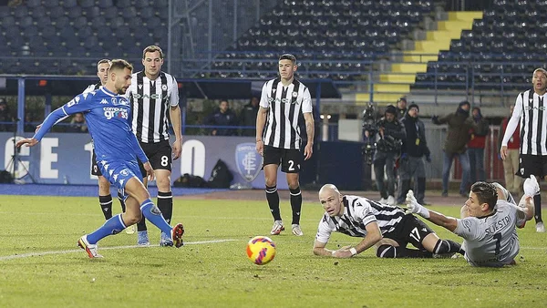 Soi kèo cuộc chạm trán của Udinese vs Empoli tại vòng 16 Serie A 2022/2023