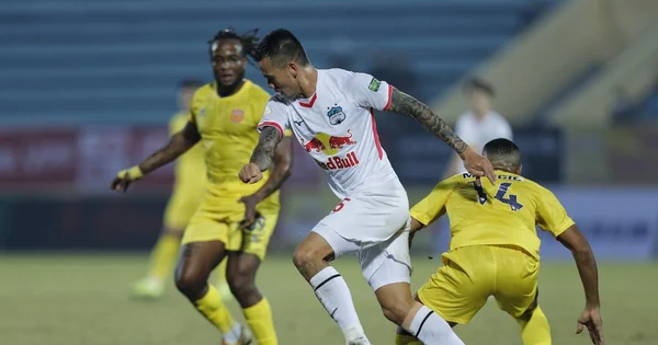 HAGL và SLNA là 2 đội bóng tham dự V-League 1 2023