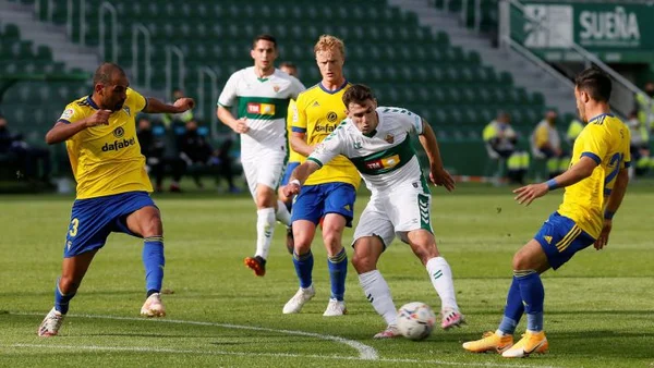 Soi kèo cặp đấu giữa Cadiz vs Elche trong khuôn khổ vòng 17 La Liga 2022/2023