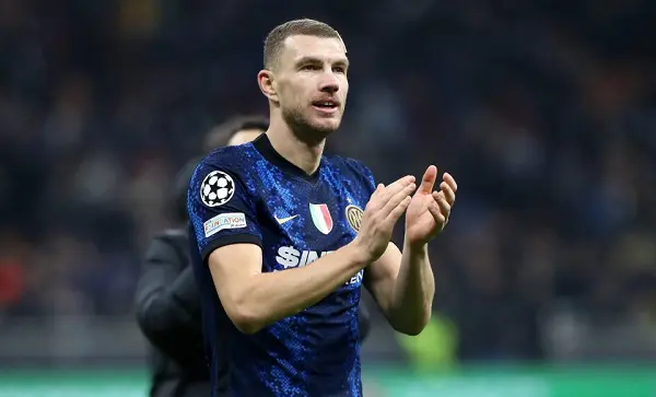 Edin Dzeko là cầu thủ hàng đầu ghi bàn tại Bundesliga mùa 2009-2010