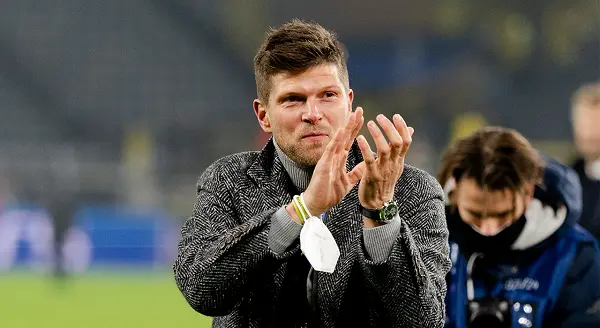 Klaas-Jan Huntelaar là cầu thủ ghi bàn hàng đầu Bundesliga mùa 2011-2012