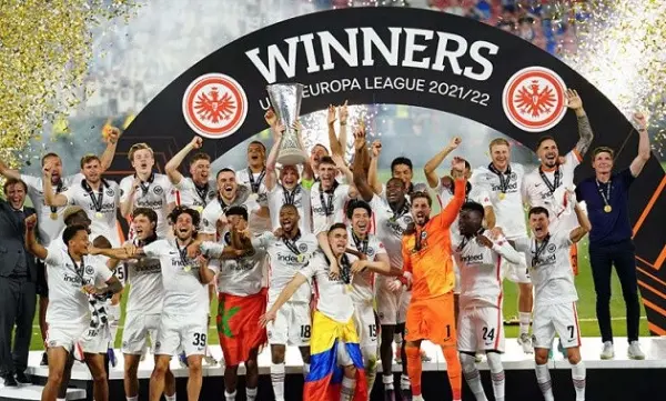 Eintracht Frankfurt lần thứ 2 đăng quang chức vô địch